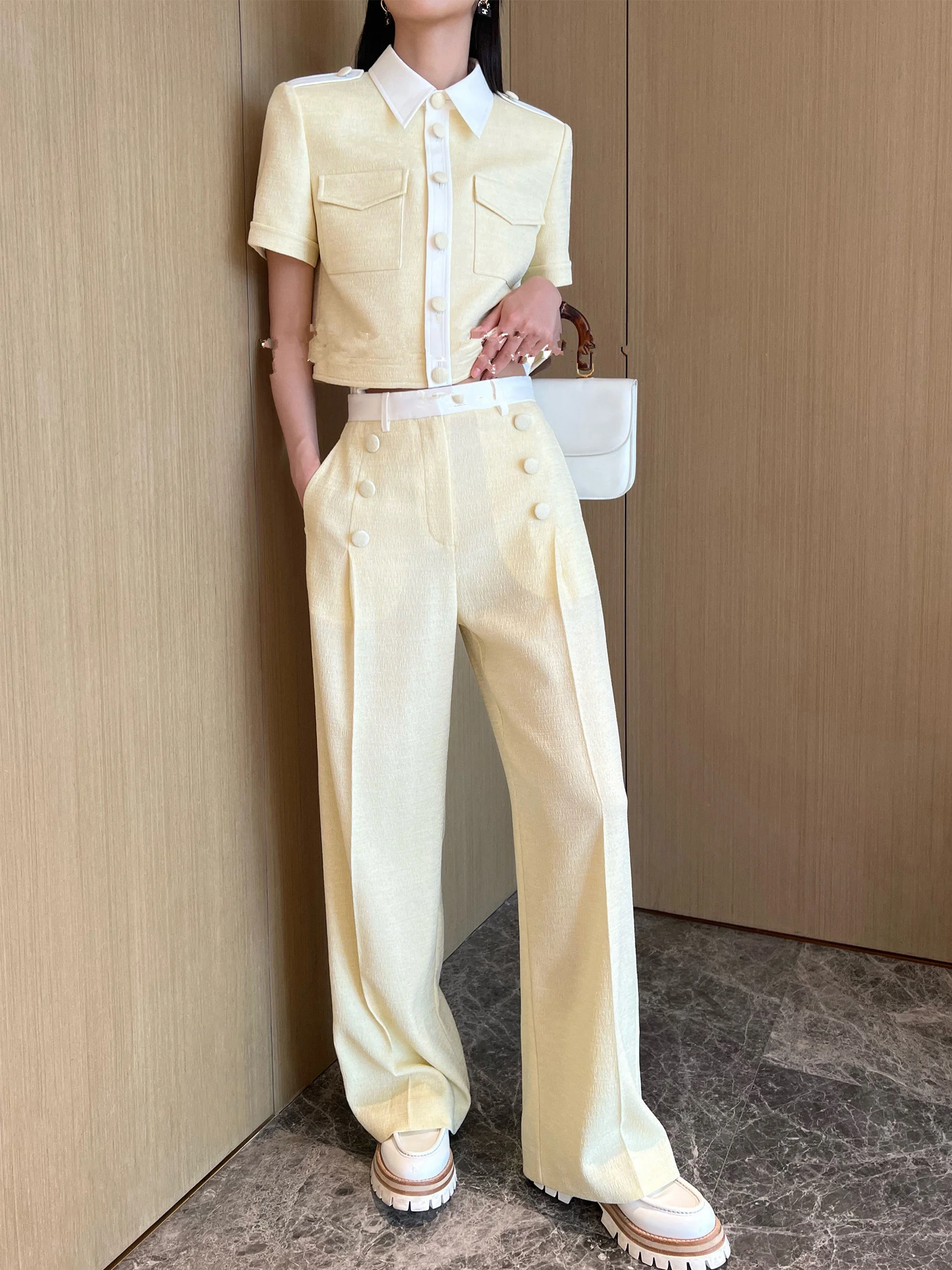 Тот же французский нишевый дизайн Xiaojingjia контрастного цвета с коротким рукавом, маленький ароматный топ, широкие брюки, костюм-двойка для женщин Изображение 0