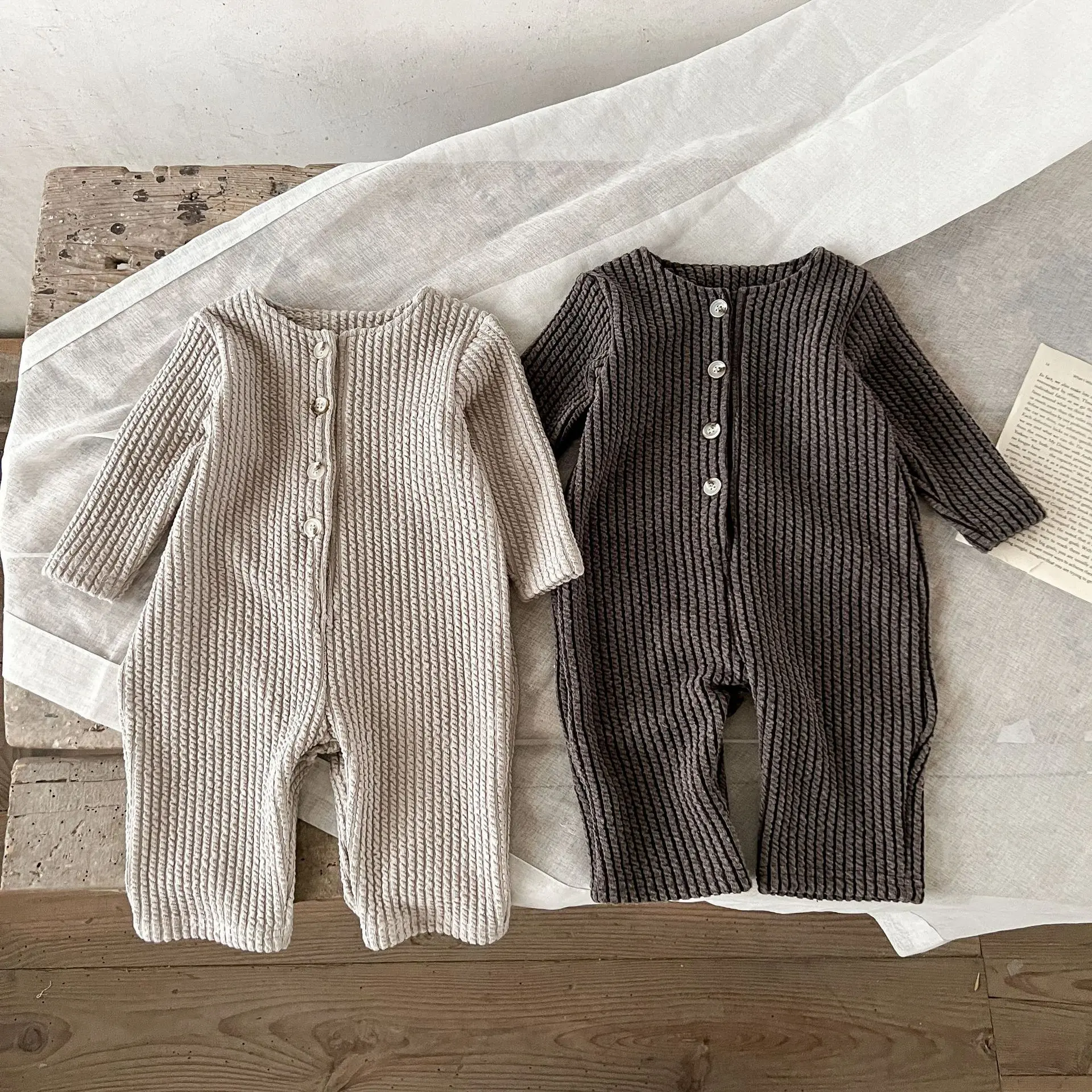 Весеннее простое боди в рубчик для малышей, комбинезон с длинными рукавами Для мальчиков, Свободные Двойные карманы, высококачественная одежда для ползания. Изображение 1