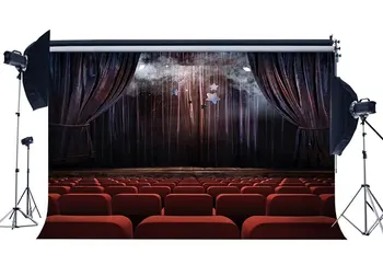 Роскошный фон для кинотеатра Гранжевые занавеси Сценическое освещение Потертый деревянный пол Красные стулья Фон