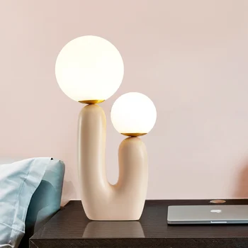Настольная лампа Новая креативная стеклянная светодиодная настольная лампа для гостиной, Прикроватная тумбочка, модель спальни, украшение комнаты, Настольная лампа