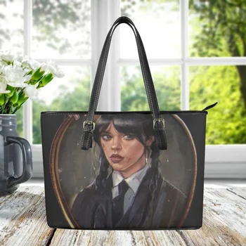 Кожаная сумочка с рисунком из сериала 