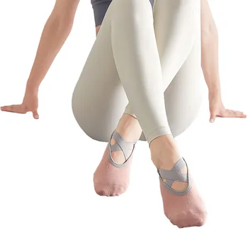 Женские носки для йоги с нескользящими ручками и ремешками, идеально подходящие для пилатеса, станка, балета, танцев, тренировок босиком